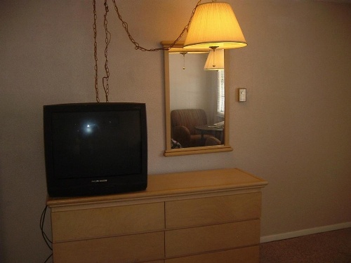 Fels Three Crown Motel image 11