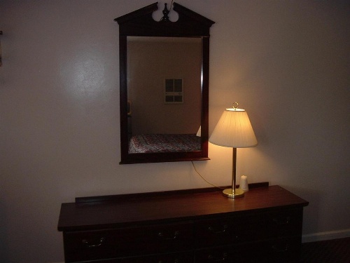 Fels Three Crown Motel image 14