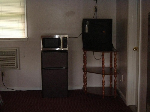 Fels Three Crown Motel image 16