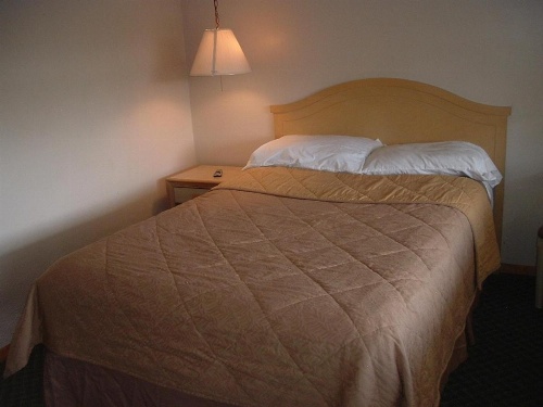 Fels Three Crown Motel image 20