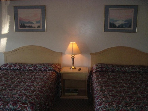 Fels Three Crown Motel image 3