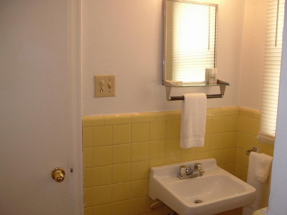 Queen Room with Two Queen Beds - Smoking