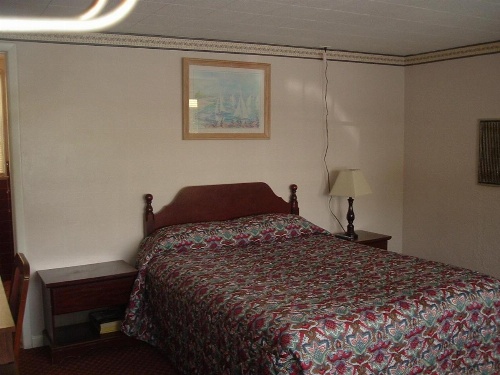 Fels Three Crown Motel image 8